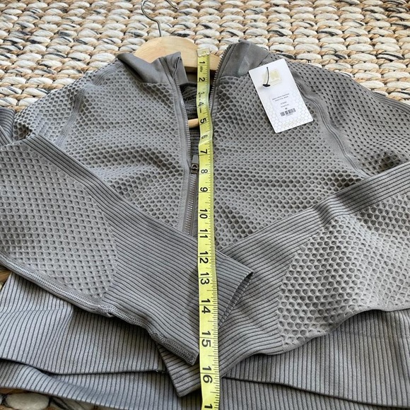 NOVA Sport Matrix Infinity Seamless 2 Pc grey waffle size medium - Picture 10 of 11
